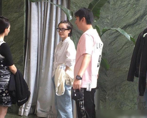 新2025澳门天天开好彩和女网红违停跳上警车与女网红违停跳上警车视频